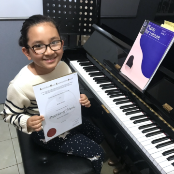 Congratulations to Ruby who has passed her AMEB Piano For Leisure Grade 1 exam!