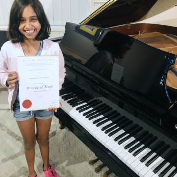 Congratulations to Thenuki who has passed her AMEB Piano For Leisure Grade 1 exam with Honours!