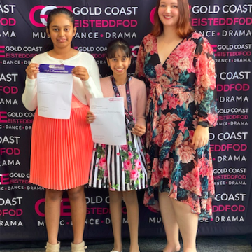 Anugi (left) awarded with Highly Commended and Thenuki (centre) awarded 2nd place at the Gold Coast Eisteddfod 2022